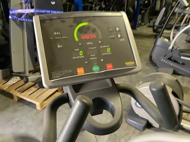 Technogym excite synchro 500 led crosstrainer - afbeelding 5 van  6