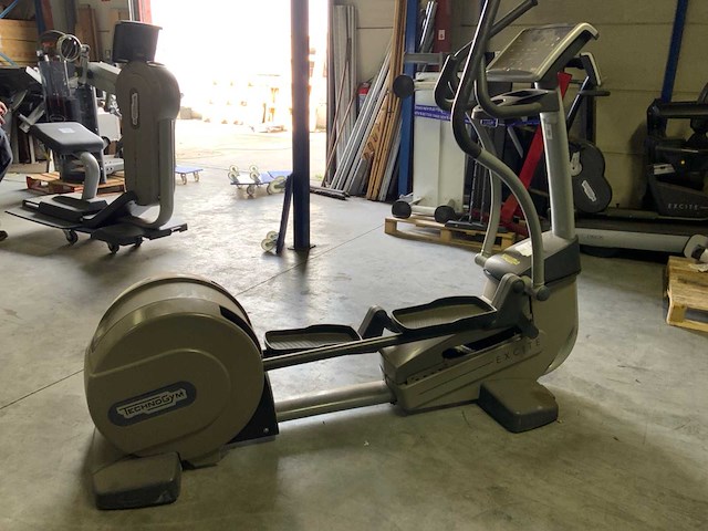 Technogym excite synchro 500 led crosstrainer - afbeelding 6 van  6