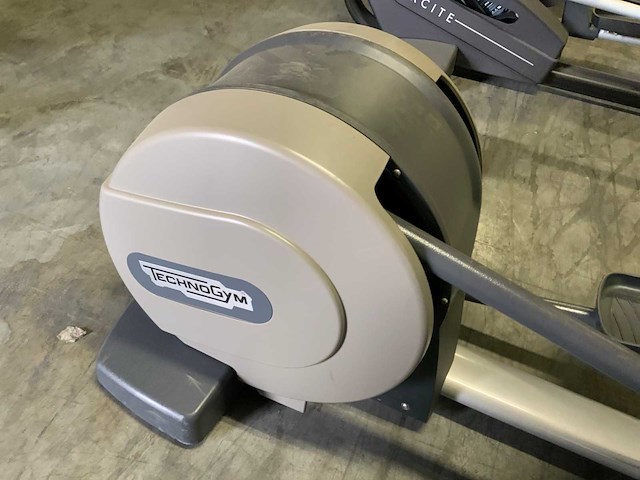 Technogym excite synchro 500 led crosstrainer - afbeelding 2 van  6