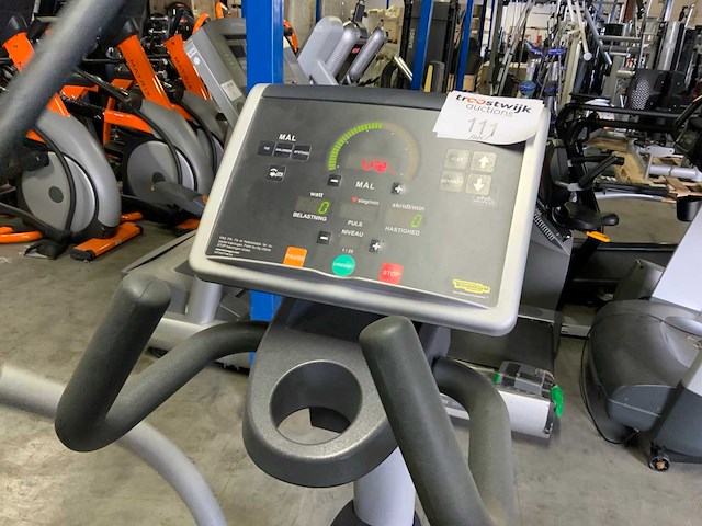Technogym excite synchro 500 led crosstrainer - afbeelding 4 van  6
