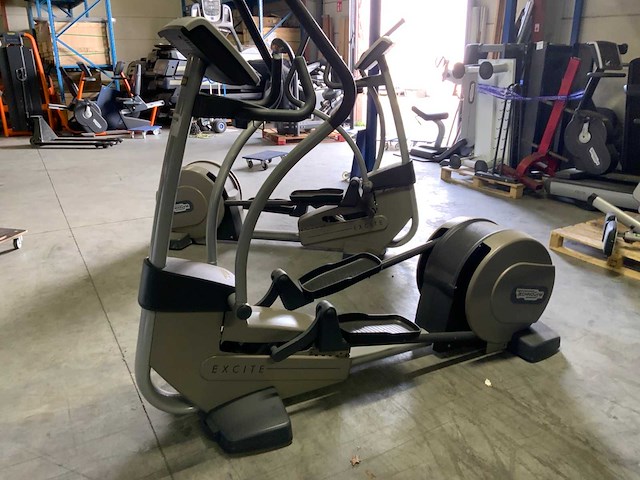 Technogym excite synchro 500 led crosstrainer - afbeelding 5 van  6