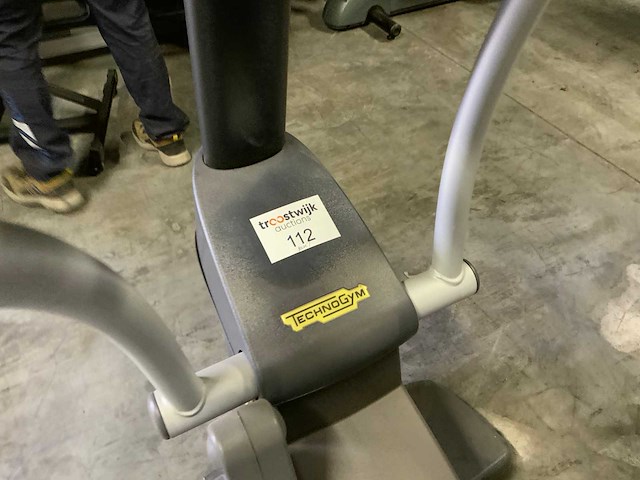Technogym excite synchro 500 led crosstrainer - afbeelding 4 van  6