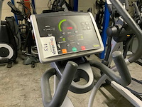Technogym excite synchro 500 led crosstrainer - afbeelding 4 van  5