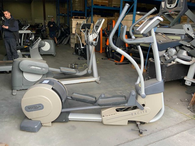 Technogym excite synchro 500 led crosstrainer - afbeelding 1 van  5