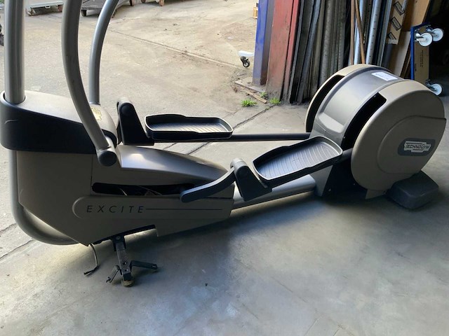 Technogym excite synchro 500 led crosstrainer - afbeelding 4 van  5