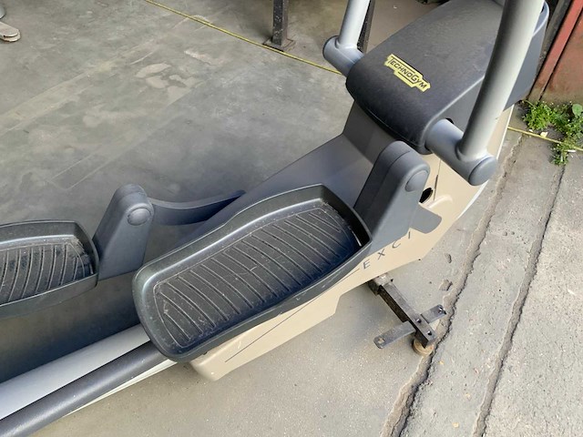 Technogym excite synchro 500 led crosstrainer - afbeelding 1 van  2