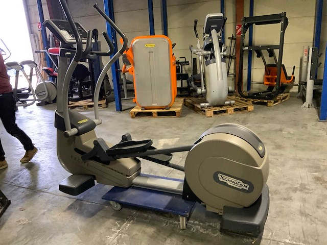 Technogym excite synchro 500 led crosstrainer - afbeelding 1 van  4