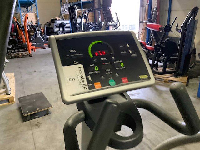 Technogym excite synchro 500 led crosstrainer - afbeelding 3 van  4