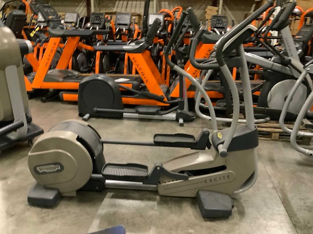 Technogym excite synchro 500 led crosstrainer - afbeelding 1 van  6