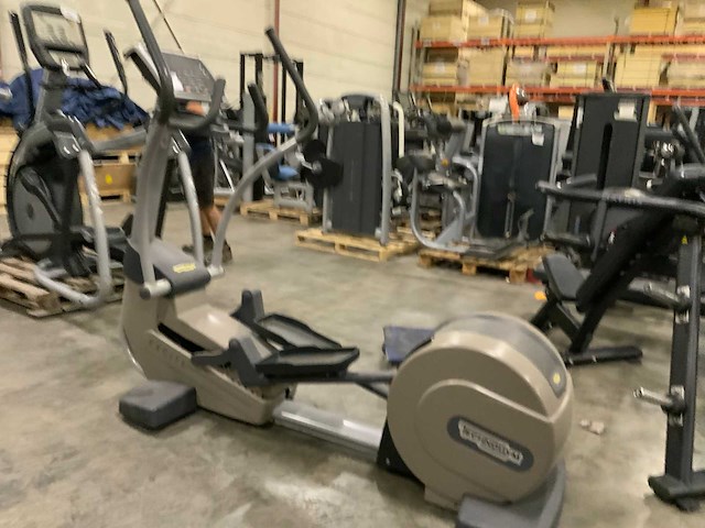 Technogym excite synchro 500 led crosstrainer - afbeelding 2 van  6