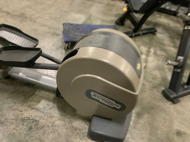 Technogym excite synchro 500 led crosstrainer - afbeelding 3 van  6