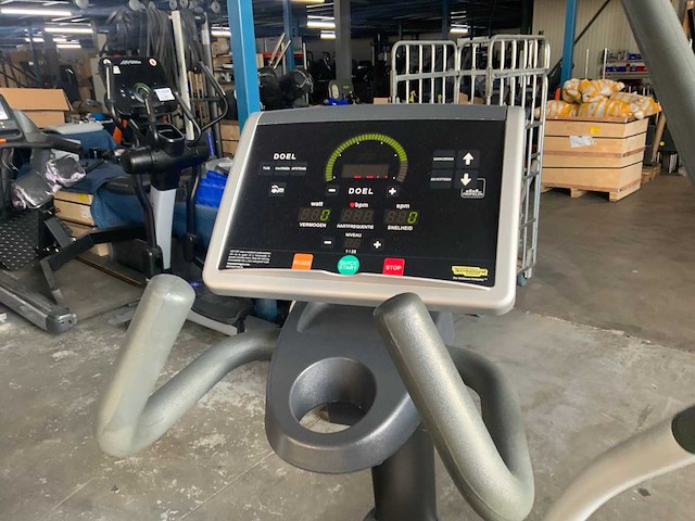 Technogym excite+ synchro 500 led crosstrainer - afbeelding 6 van  9