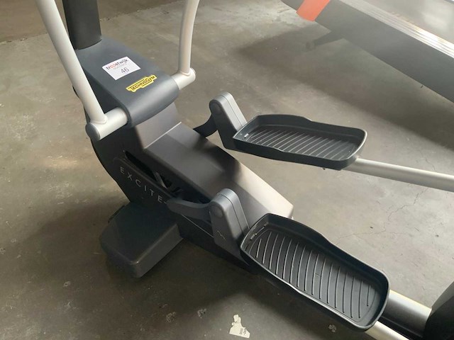 Technogym excite+ synchro 500 led crosstrainer - afbeelding 7 van  9