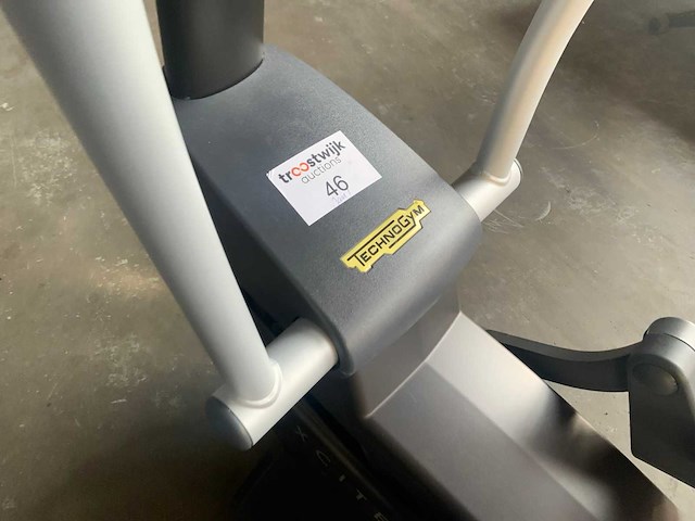 Technogym excite+ synchro 500 led crosstrainer - afbeelding 8 van  9