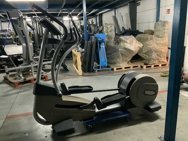 Technogym excite+ synchro 500 led crosstrainer - afbeelding 6 van  6