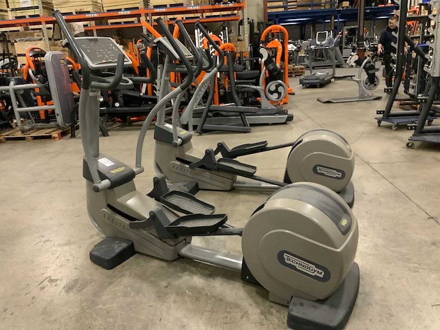 Technogym excite synchro 500 led crosstrainer - afbeelding 1 van  5