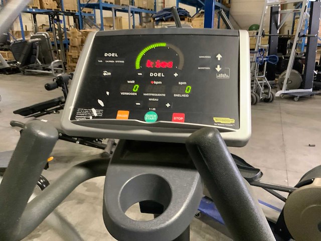 Technogym excite synchro 500 led crosstrainer - afbeelding 3 van  5