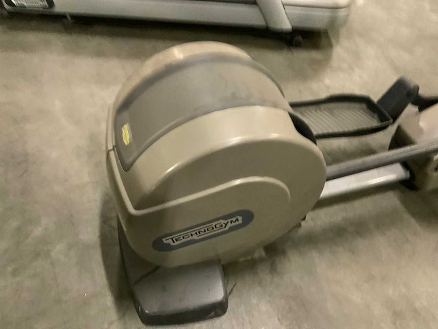 Technogym excite synchro 500 led crosstrainer - afbeelding 2 van  7
