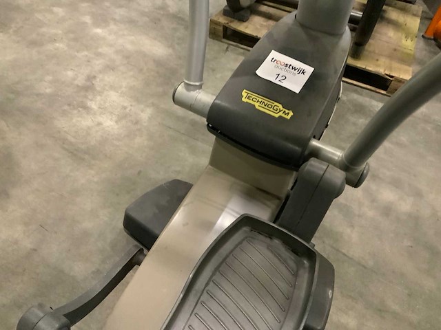 Technogym excite synchro 500 led crosstrainer - afbeelding 3 van  7