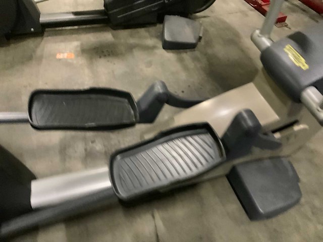 Technogym excite synchro 500 led crosstrainer - afbeelding 2 van  4