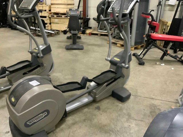 Technogym excite synchro 500 led crosstrainer - afbeelding 2 van  4