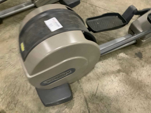 Technogym excite synchro 500 led crosstrainer - afbeelding 3 van  4