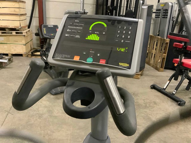 Technogym excite synchro 500 led crosstrainer - afbeelding 2 van  3