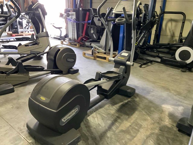 Technogym excite synchro 500 led crosstrainer - afbeelding 4 van  4
