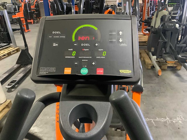 Technogym excite synchro 500 led crosstrainer - afbeelding 3 van  5