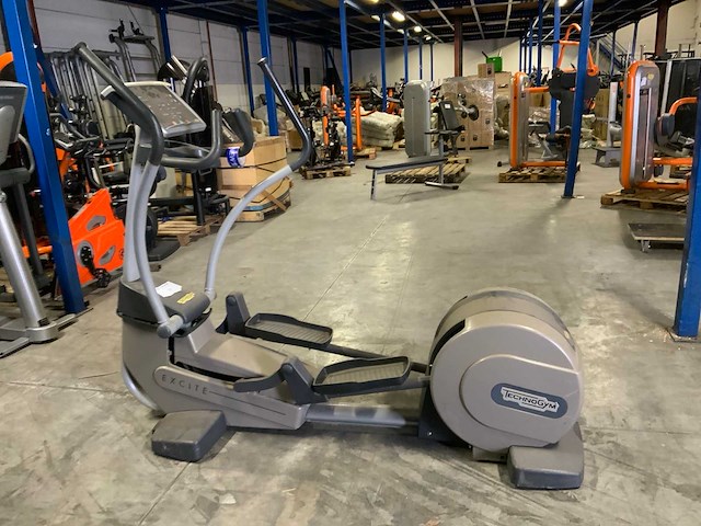 Technogym excite synchro 500 led crosstrainer - afbeelding 4 van  4