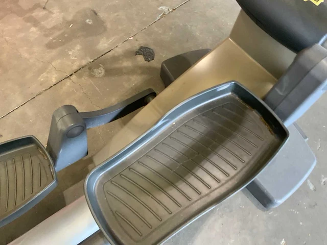 Technogym excite synchro 500 led crosstrainer - afbeelding 2 van  5