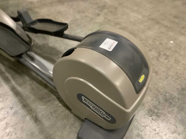 Technogym excite synchro 500 led elliptical crosstrainer - afbeelding 3 van  7