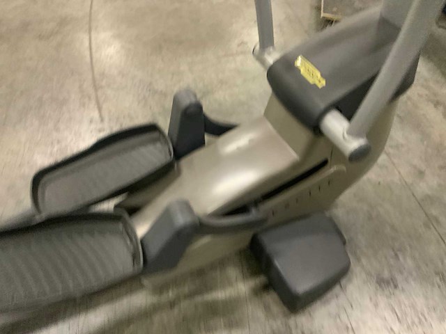 Technogym excite synchro 500 led elliptical crosstrainer - afbeelding 6 van  7