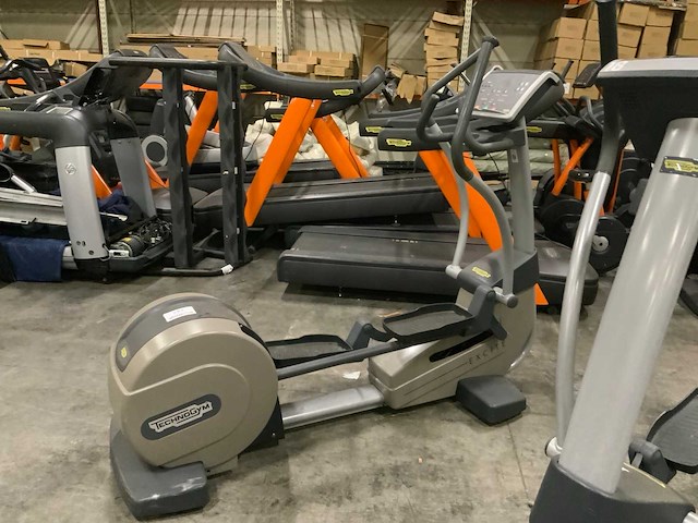 Technogym excite synchro 500 led elliptical crosstrainer - afbeelding 1 van  4