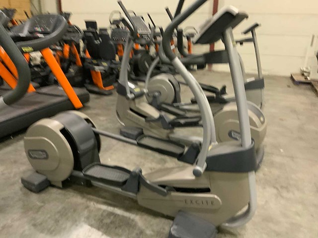 Technogym excite synchro 500 led elliptical crosstrainer - afbeelding 1 van  4