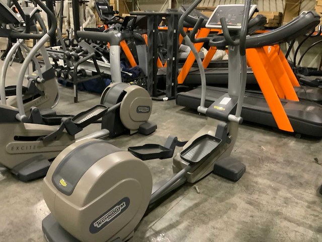 Technogym excite synchro 500 led elliptical crosstrainer - afbeelding 4 van  4