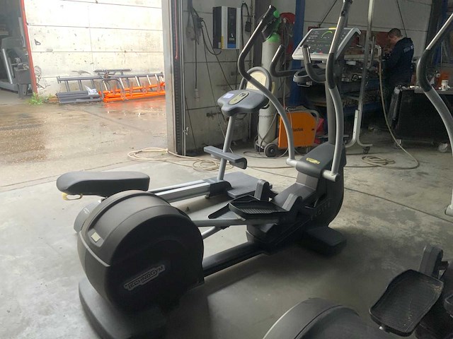 Technogym excite synchro 700 led crosstrainer - afbeelding 5 van  5