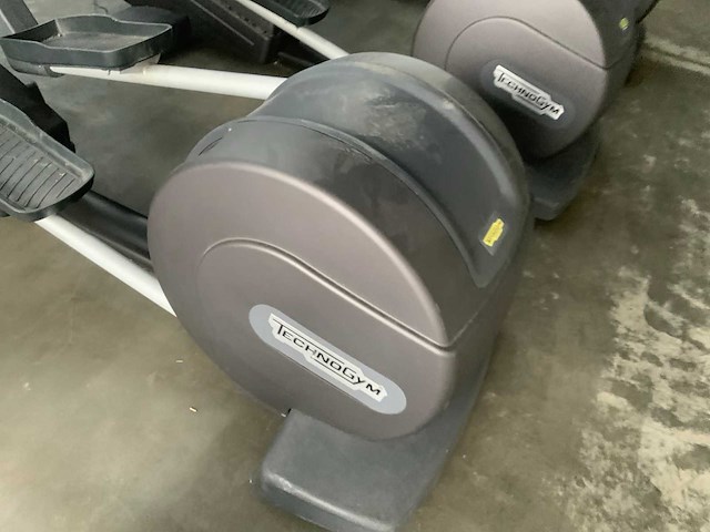 Technogym excite synchro 700 led crosstrainer - afbeelding 2 van  5