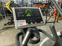 Technogym excite synchro 700 led crosstrainer - afbeelding 4 van  5