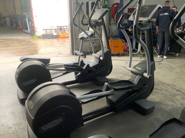 Technogym excite synchro 700 led crosstrainer - afbeelding 5 van  5