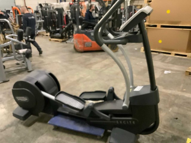 Technogym excite synchro 700 led crosstrainer - afbeelding 2 van  3