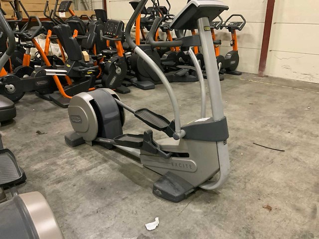 Technogym excite synchro 700 led elliptical crosstrainer - afbeelding 1 van  5