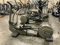 Technogym excite synchro 700 led elliptical crosstrainer - afbeelding 2 van  5