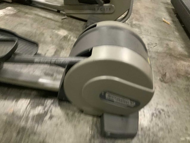 Technogym excite synchro 700 led elliptical crosstrainer - afbeelding 3 van  5