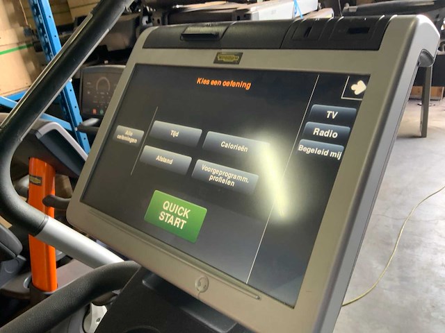 Technogym excite synchro 700 visioweb crosstrainer - afbeelding 3 van  6