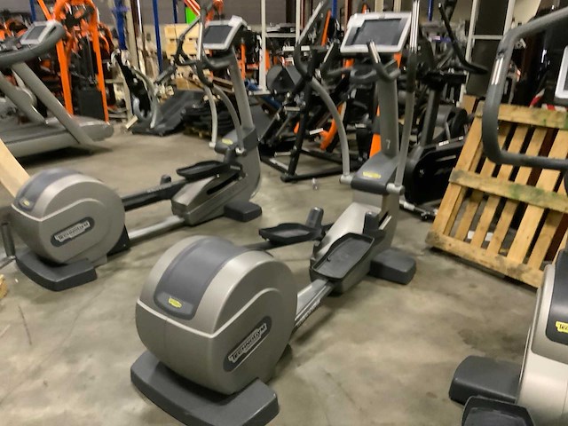 Technogym excite synchro 700ie tv crosstrainer - afbeelding 1 van  5