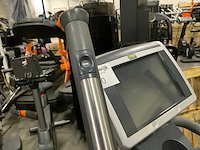 Technogym excite synchro 700ie tv crosstrainer - afbeelding 5 van  5