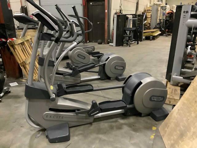 Technogym excite synchro 700ie tv crosstrainer - afbeelding 5 van  5