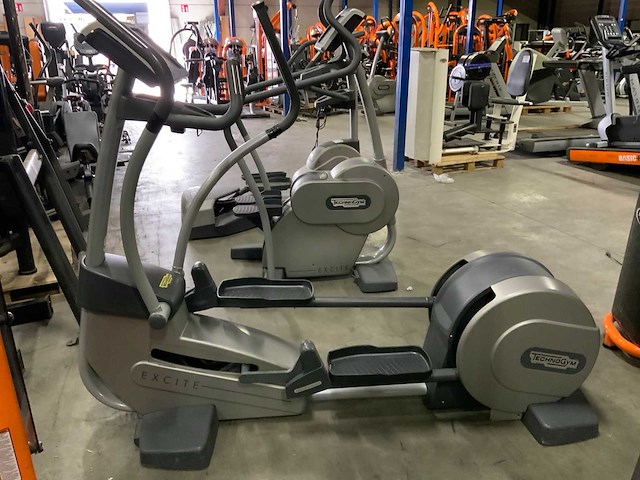 Technogym excite synchro 700ie tv crosstrainer - afbeelding 5 van  5