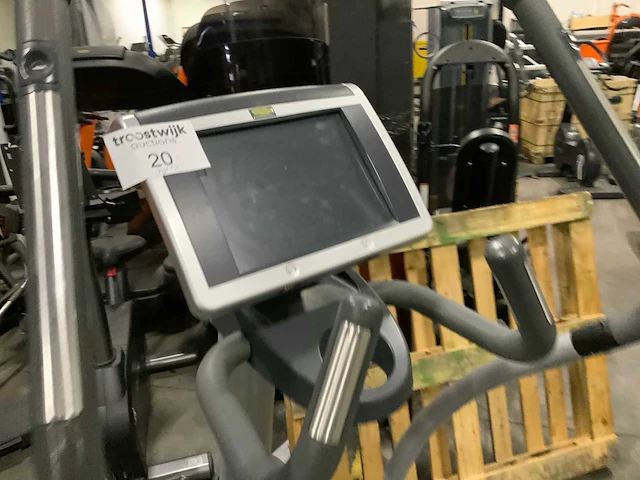 Technogym excite synchro 700ie tv crosstrainer - afbeelding 4 van  5